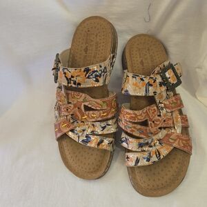 L`ARTISTE Style: CALAMITYJAYAdd a little shimmer and shine to your step! Size 9